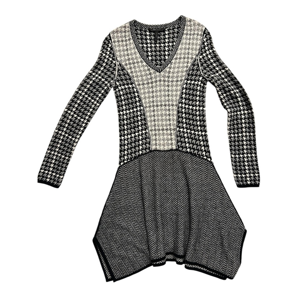 BCBG MaxAzria Houndstooth Dres!! Wool, Long sleeves! Size XS!